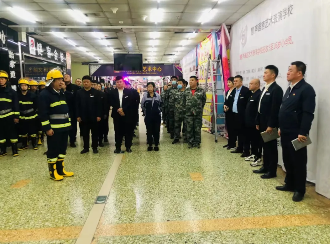 居安思危，防患未“燃”——鞍勤商業(yè)開展消防應(yīng)急逃生演練