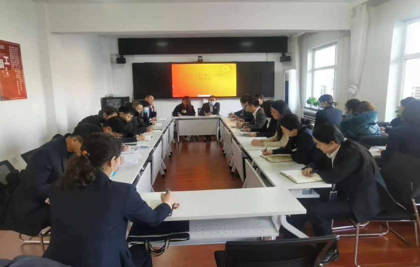 鞍勤集團、溫泉集團召開“兩會”及元旦春節(jié)信訪維穩(wěn)專題會議