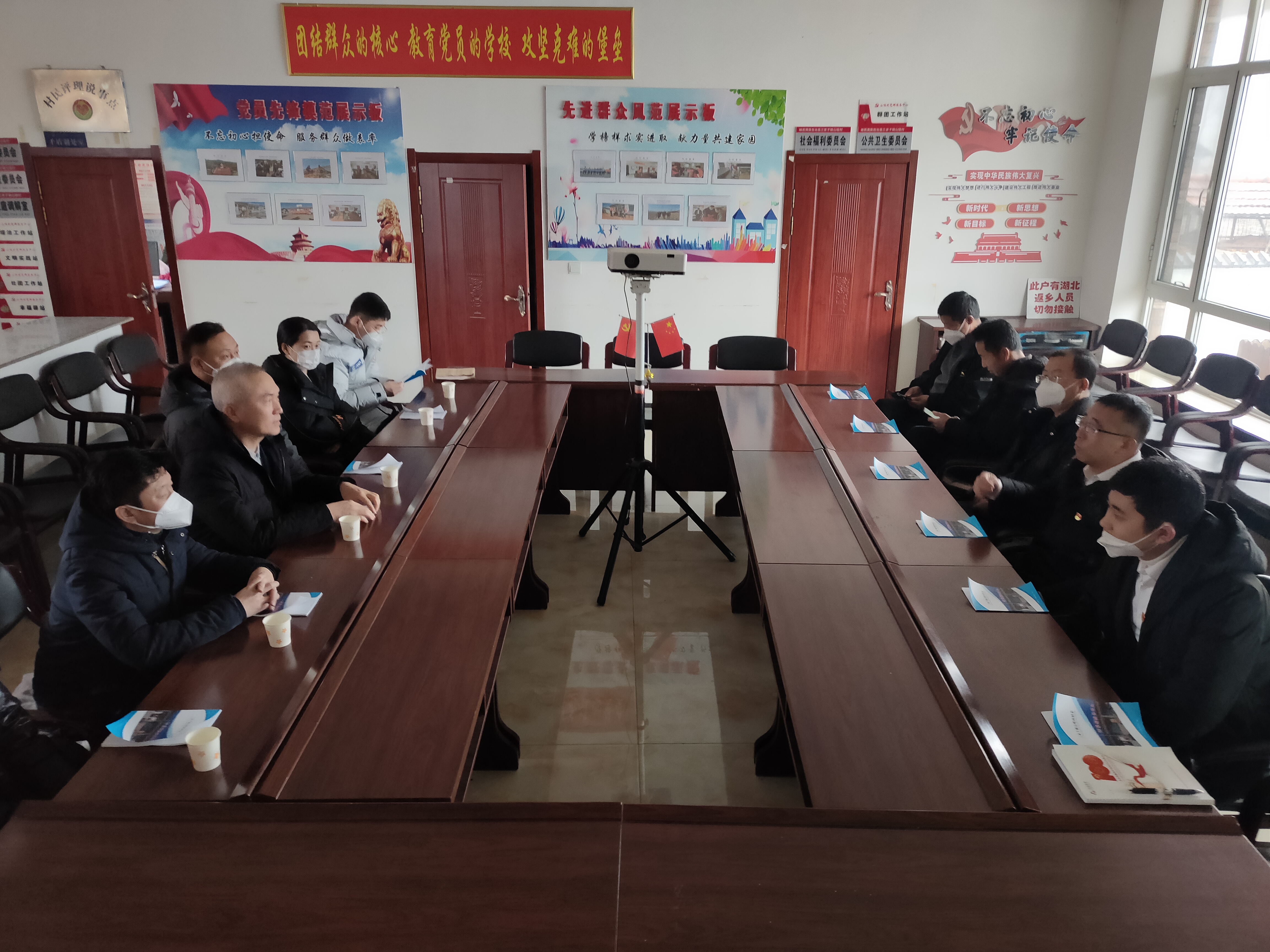 踐行國(guó)企責(zé)任，迎新春送溫暖——鞍勤集團(tuán)、溫泉集團(tuán)、公服集團(tuán)前往駐村工作隊(duì) 走訪慰問